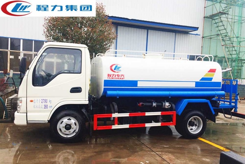 凱馬2-5方灑水車(chē)