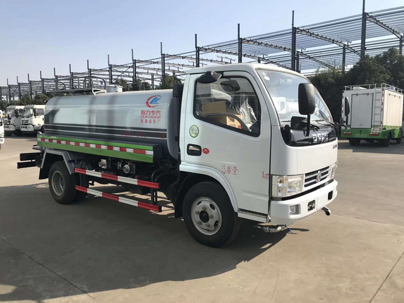 東風(fēng)小多利卡灑水車(chē)（國(guó)五5方）圖片