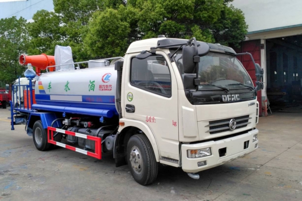 東風(fēng)大多利卡霧炮車(chē)(8噸、30-40米噴霧機(jī)) 東風(fēng)大多利卡霧炮車(chē)(8噸、30-40米噴霧機(jī))圖片