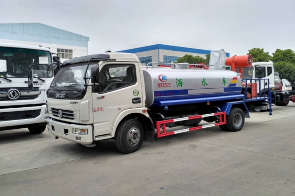 東風(fēng)大多利卡霧炮車(chē)(8噸、30-40米噴霧機(jī)) 東風(fēng)大多利卡霧炮車(chē)(8噸、30-40米噴霧機(jī))圖片