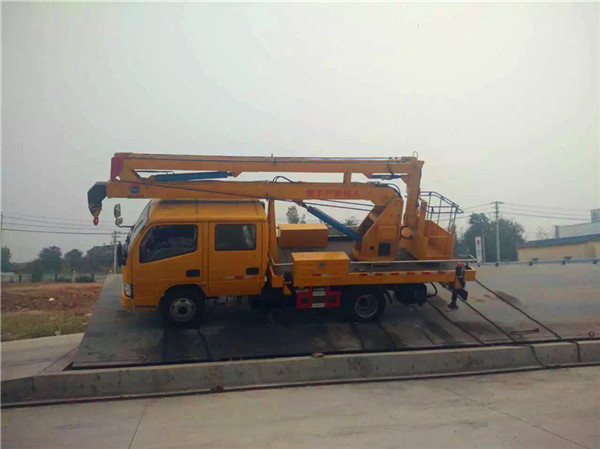 東風(fēng)多利卡雙排14米高空作業(yè)車圖片