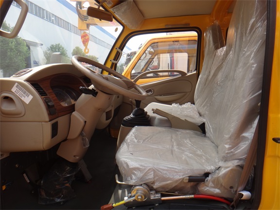 東風(fēng)雙排座8-10米平臺(tái)升降高空作業(yè)車 東風(fēng)雙排座8-10米平臺(tái)升降高空作業(yè)車圖片