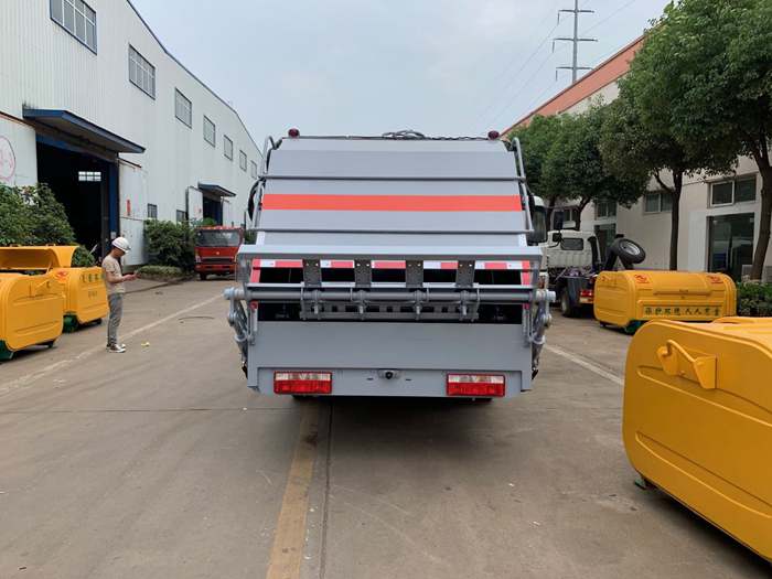 東風(fēng)凱普特壓縮垃圾車(chē)(8方) 東風(fēng)凱普特壓縮垃圾車(chē)(8方)圖片